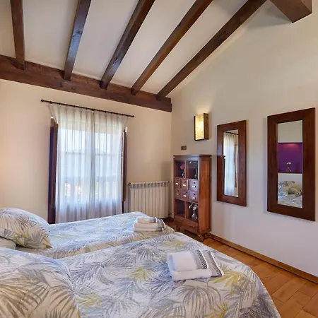 La Quintana De Somao, Casa De Abajo Nyaraló Somado
